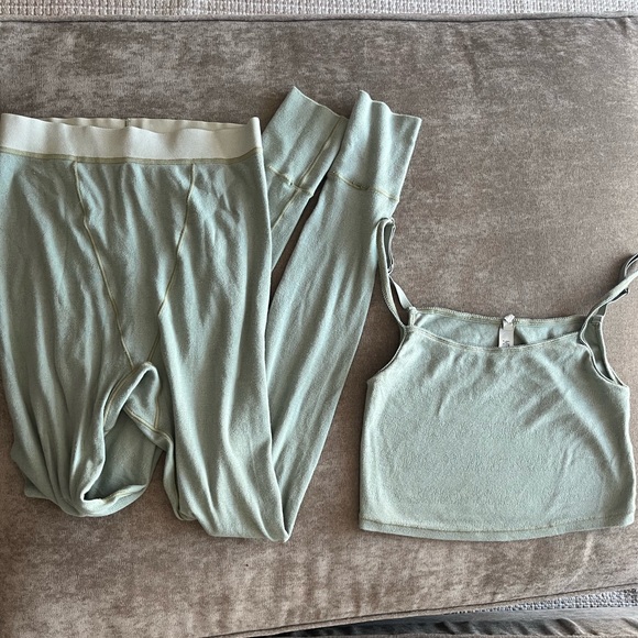 SKIMS Other - SKIMS Logo Lounge Set (cropped tank + leggings)